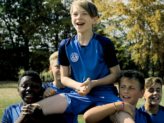 Filmbild von Zu weit weg