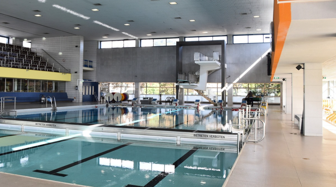Blick auf die Schwimmhalle des Floridsdorfer Bad