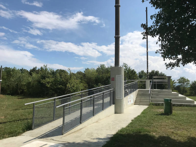 Rampe führt zur Plattform