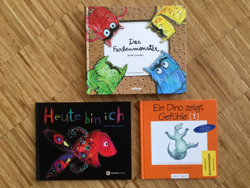 Die Kinderbücher "Das Farbenmonster", "Heute bin ich" und "Ein Dino zeigt Gefühle" die Kindern helfen, Gefühle zu erkennen und zu benennen 