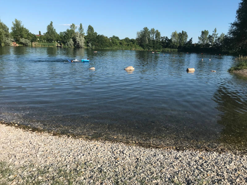 Badeteich Laxenburg Schotter-Einstieg zum Badeteich