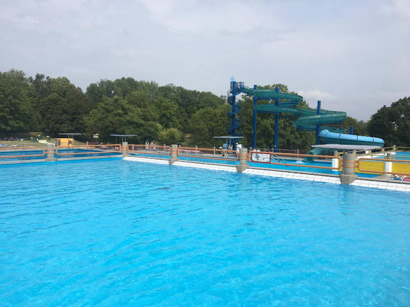 Becken im Schafsbergbad