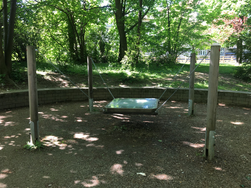 Park in St. Pölten Hammerpark, Balancebrett mit Labyrinth