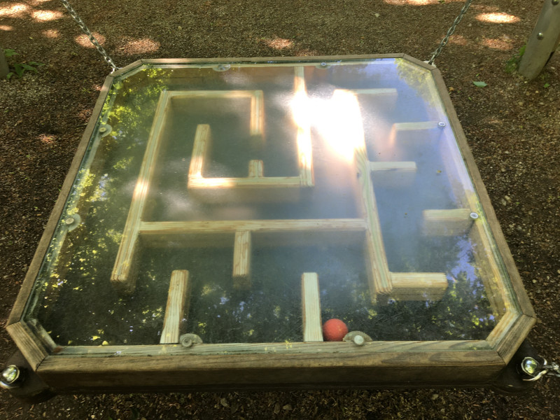 Park in St. Pölten Hammerpark, Labyrinth mit Kugelbahn