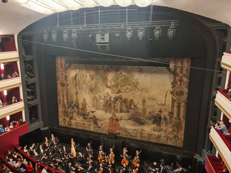 Bühne und Zuschauerraum der Volksoper