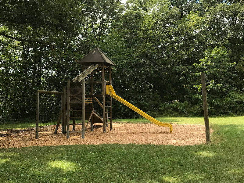 Klettergerüst mit Rutsche