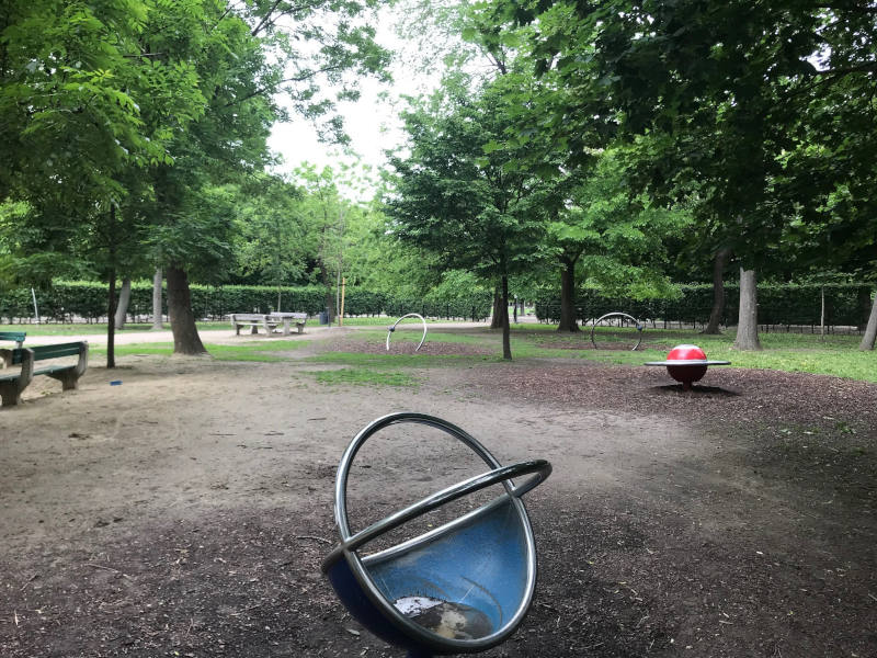 Waldspielplatz Augarten Drehspielzeug aus Metall