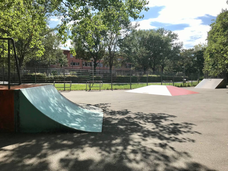 Betonierter Bereich mit verschiedenen Rampen.