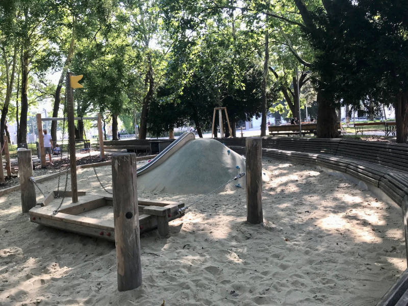 Spielplatz Schiff am Karlsplatz/Resselpark Spielgerät Schiff