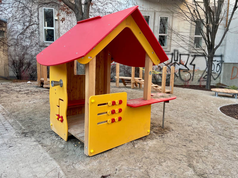 Spielhäuschen buntes Spielhäuschen