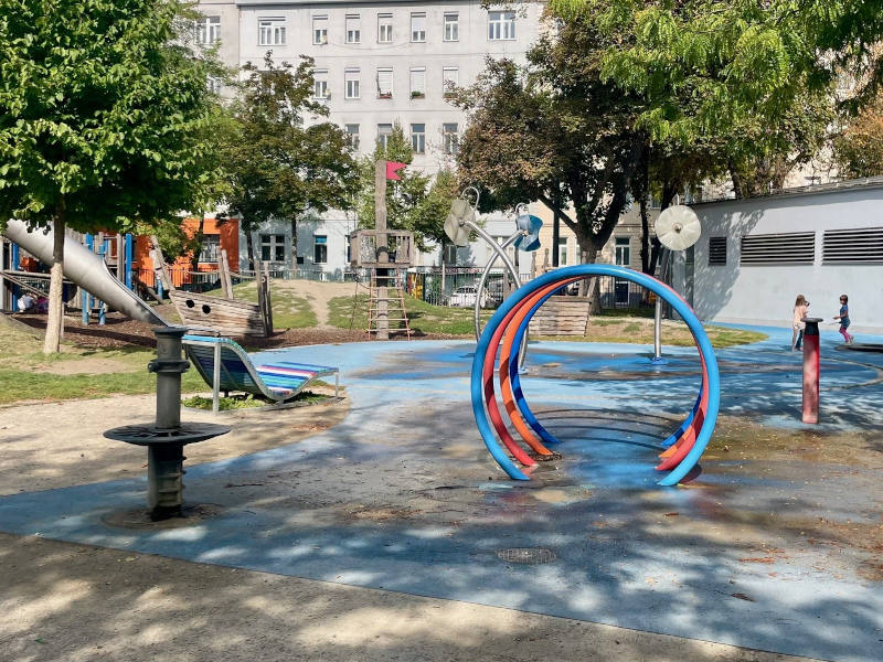 Wasserspielmöglichkeiten am Max Winter Platz
