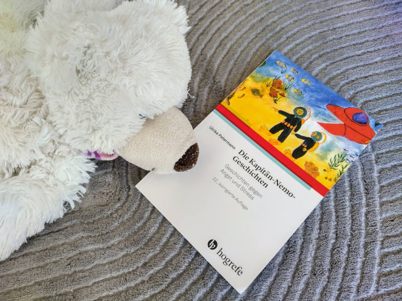 Buch Kapitän Nemo Geschichten Buchcover mit einem Stoffbär
