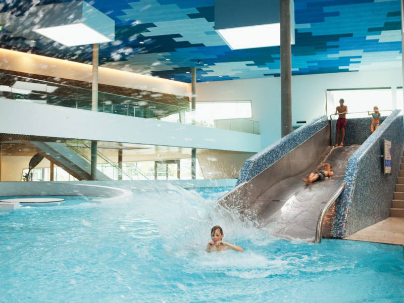 Kinder Rutschen in der Therme Wien