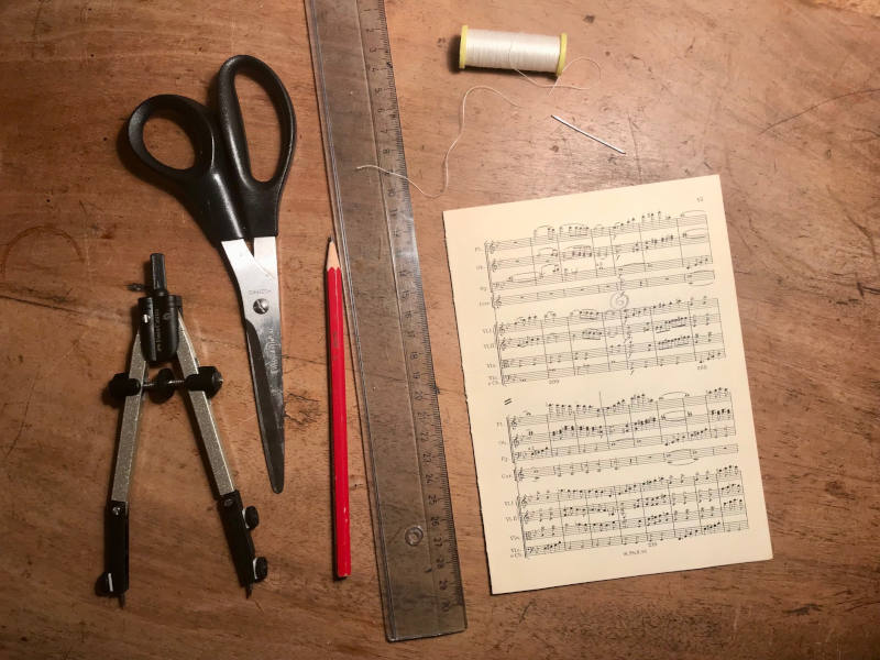 Zirkel, Schere, Papier, Bleistift