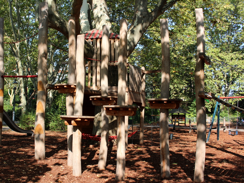 Klettergerüst aus Holz