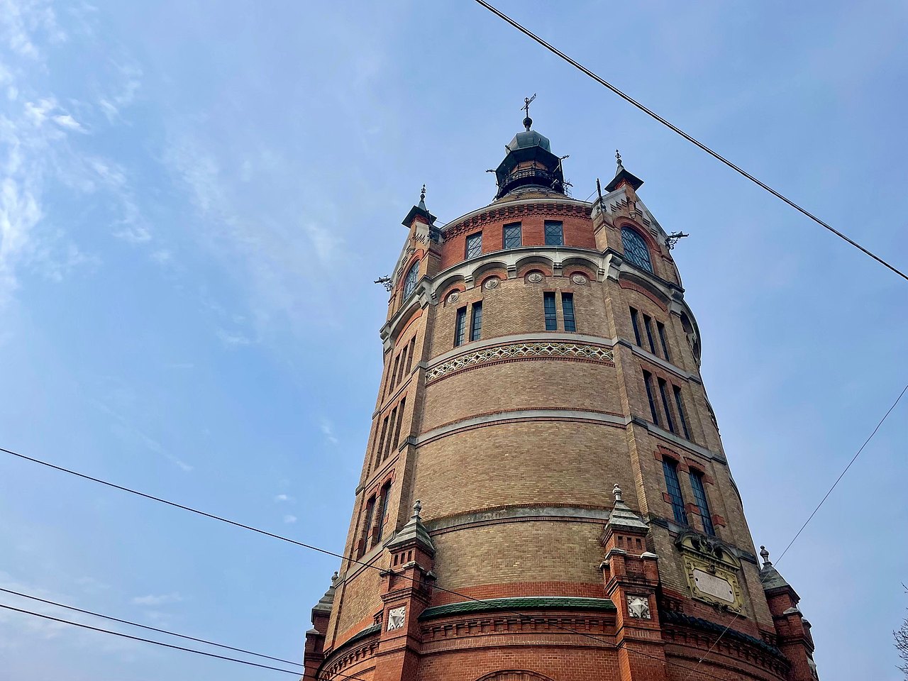Blick von unten den Wasserturm hinauf