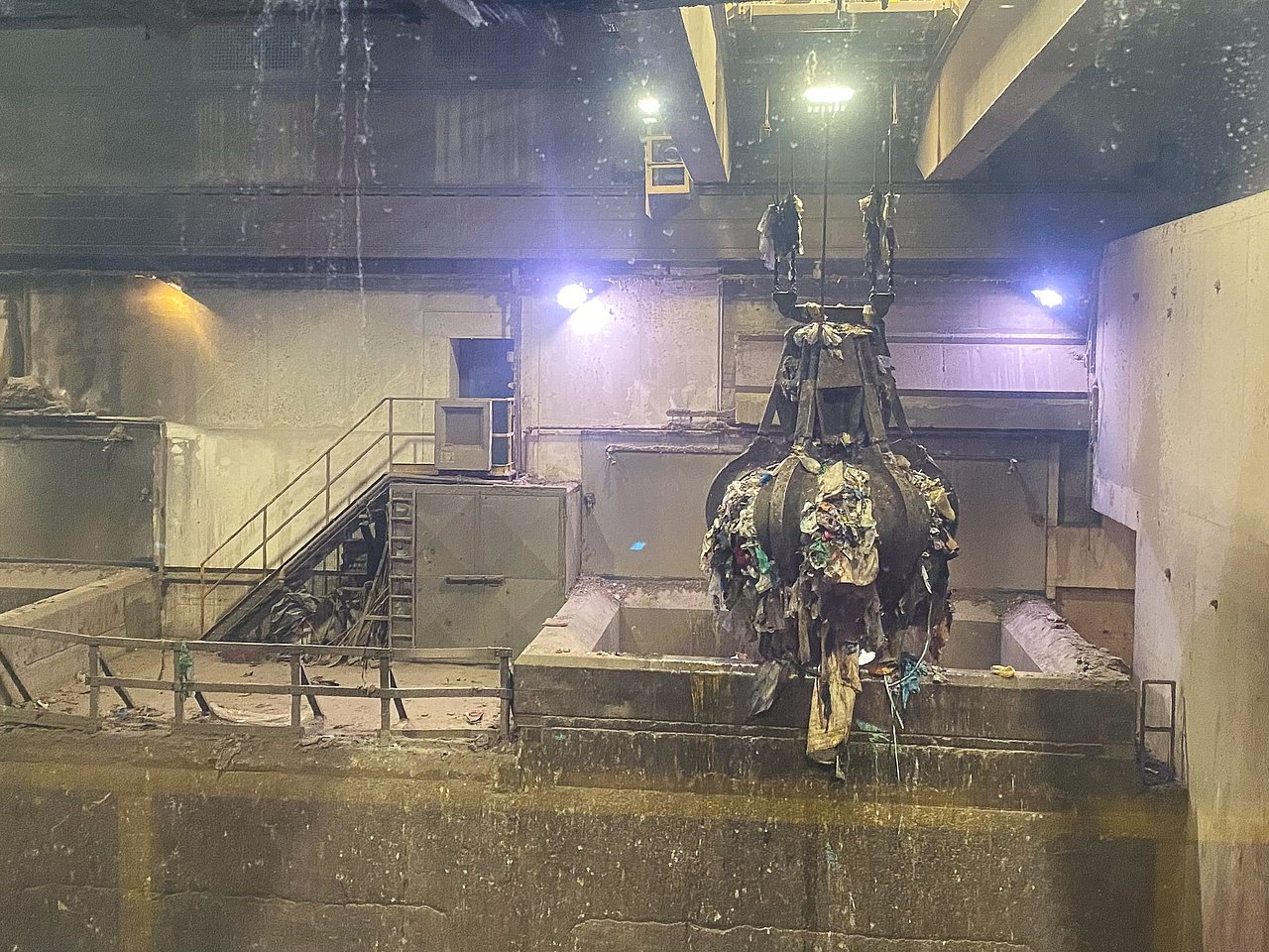 Müllkran in der Müllverbrennungsanlage