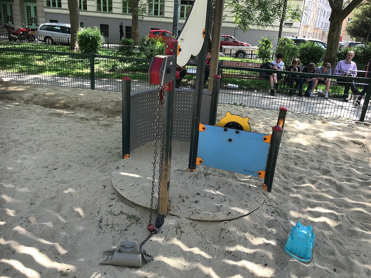 Spielplatz Herderpark Spielgerät in Sandkiste