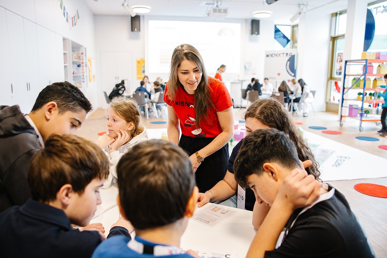 Jugendliche bei Workshop