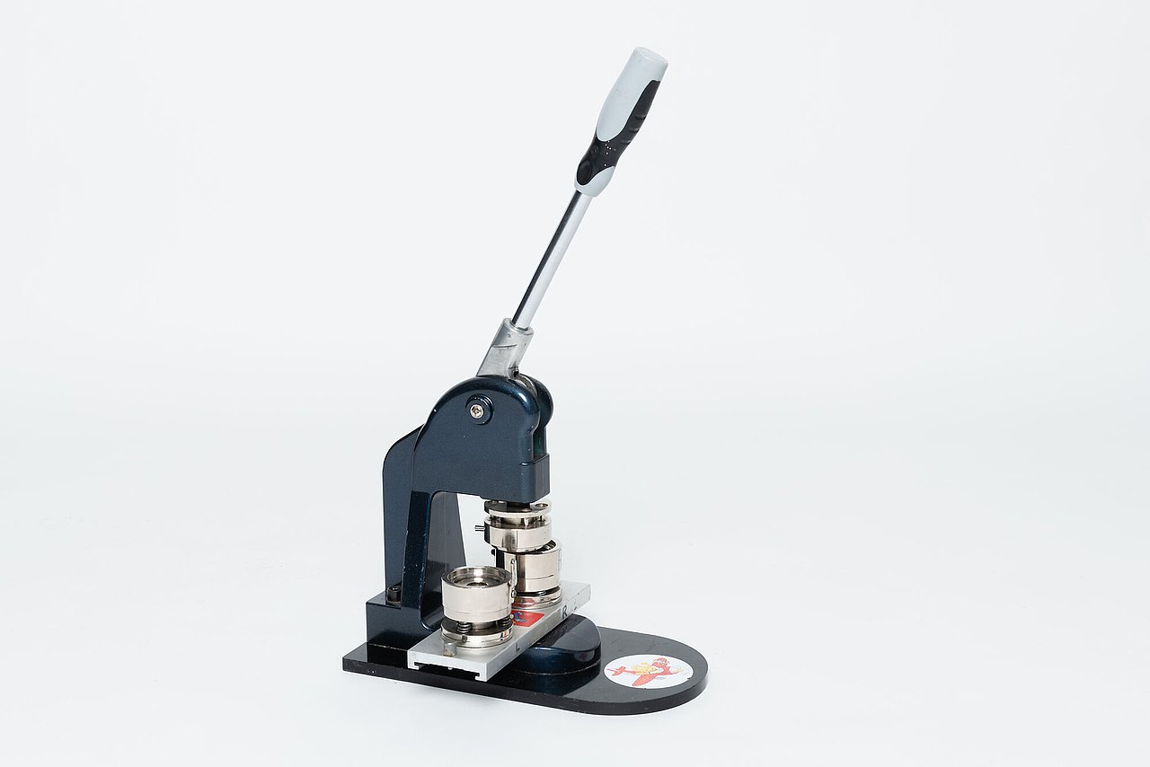 Metallmaschine zum pressen von Buttons