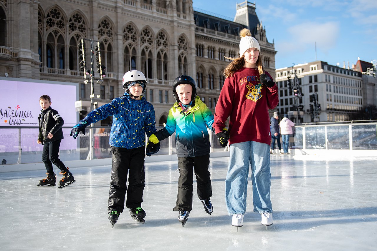 Kinder am Eislaufplatz