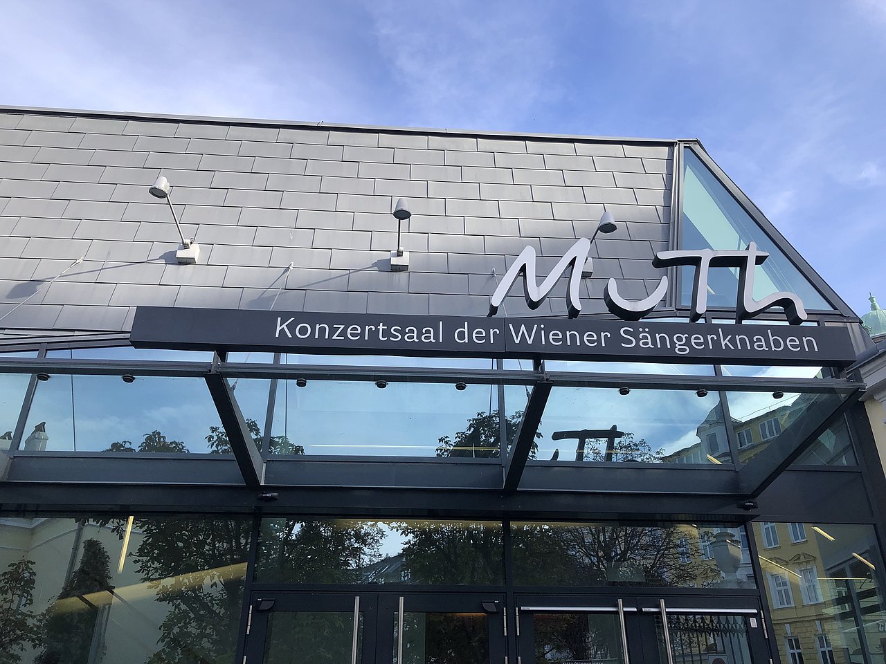 Blick auf Gebäude MuTh 