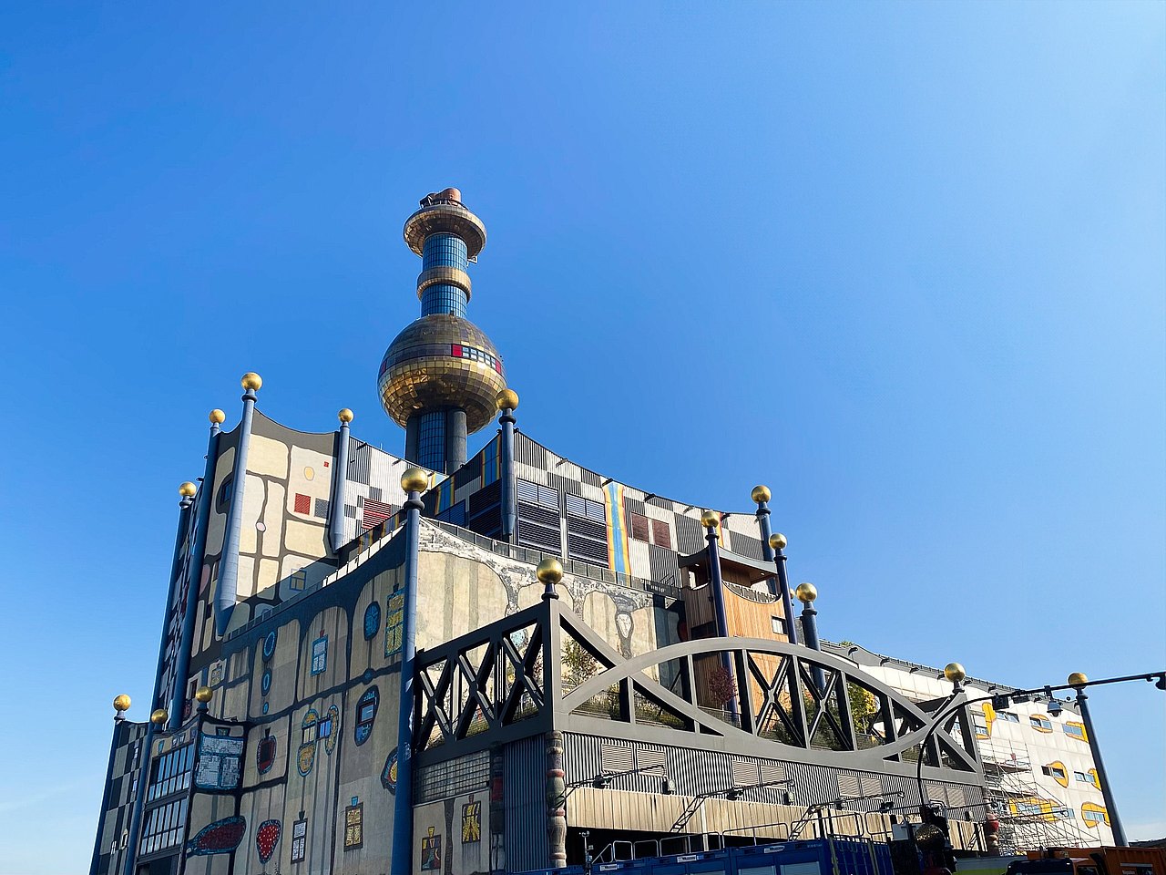 Müllverbrennungsanlage Spittelau von vorne 