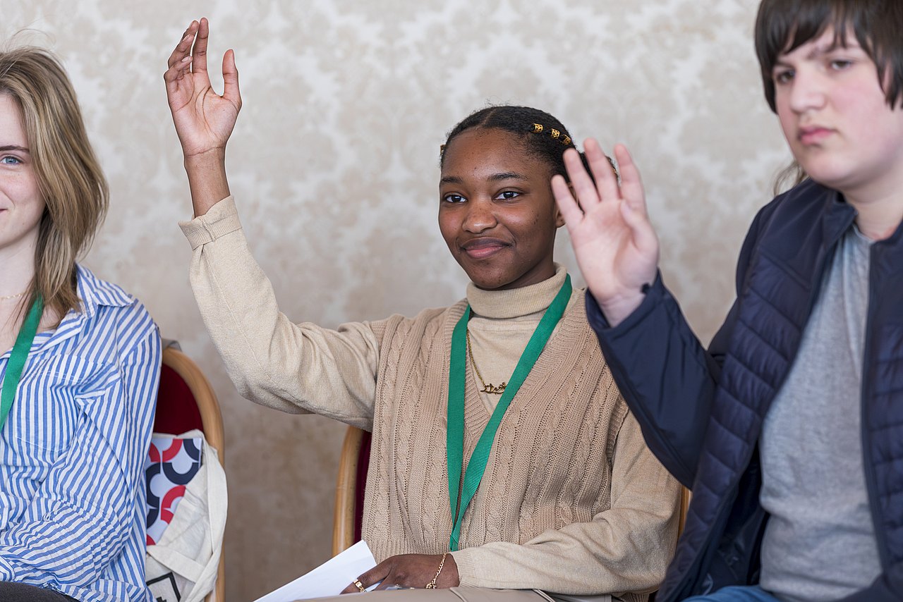 Jugendliche bei Jugendparlament