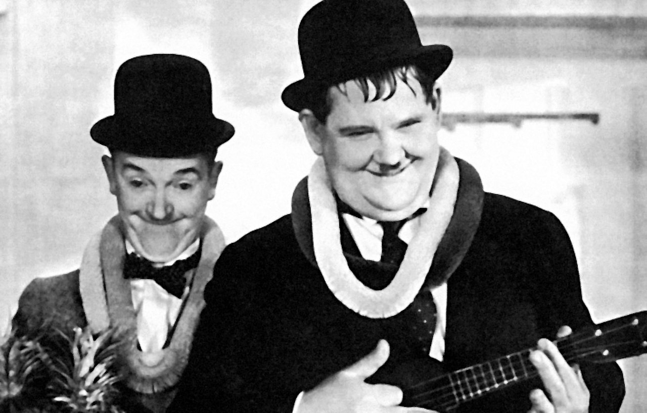 Filmbild von Dick und Doof in der Schule