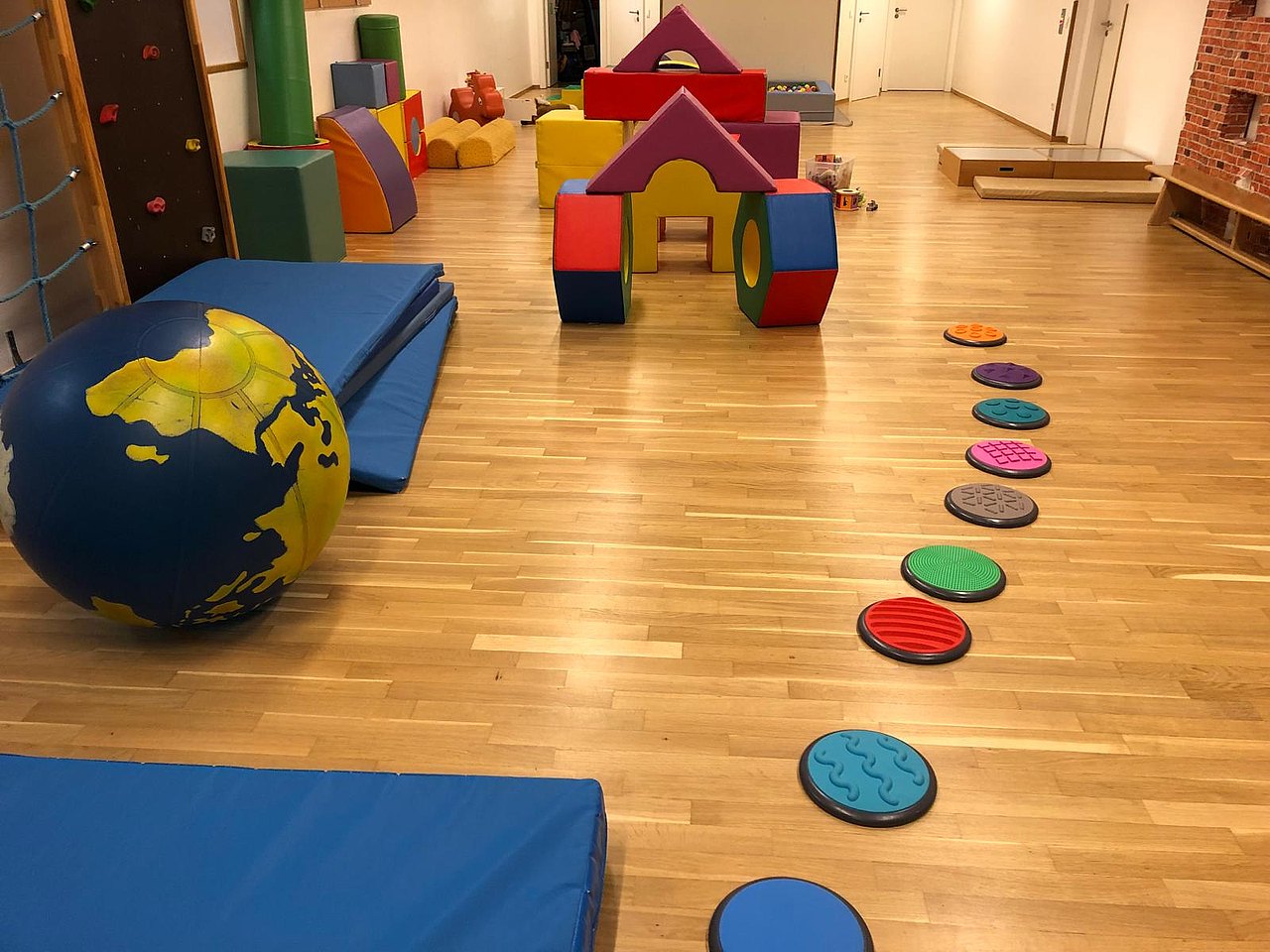 Spielraum mit Schaumstoff-Bausteinen