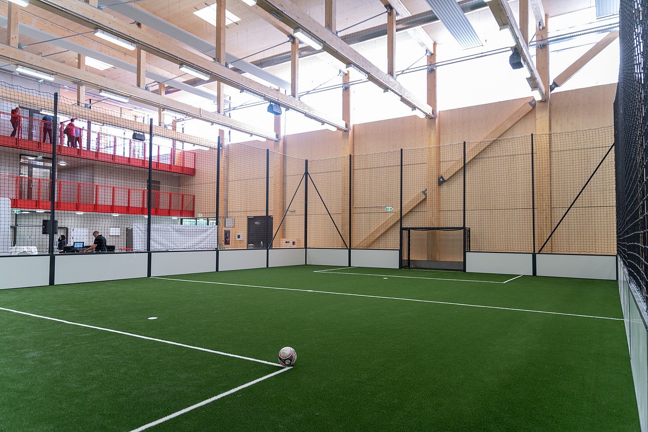 Fußballfeld in einer Halle