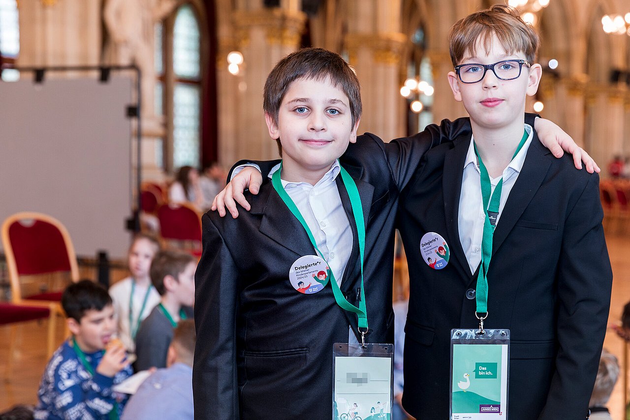 Kinder beim Kinderparlament