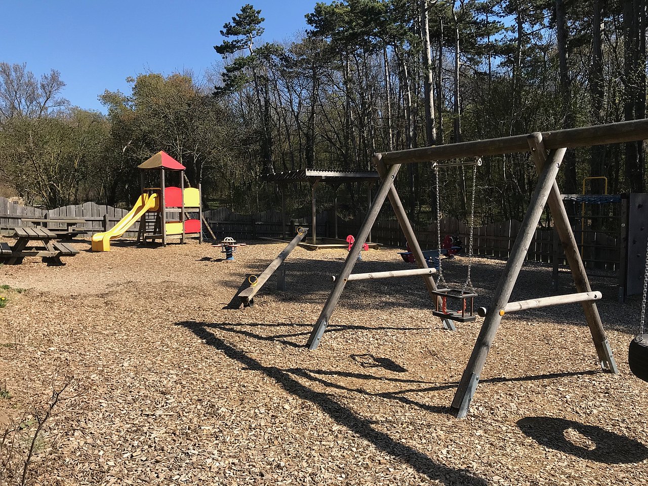 Schaukel auf Spielplatz