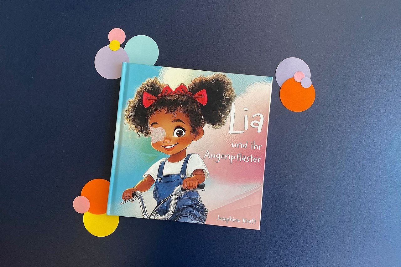 Buch "Lia und ihr Augenpflaster" von Josephine Kraft, umgeben von bunten Papierkreisen in verschiedenen Größen.