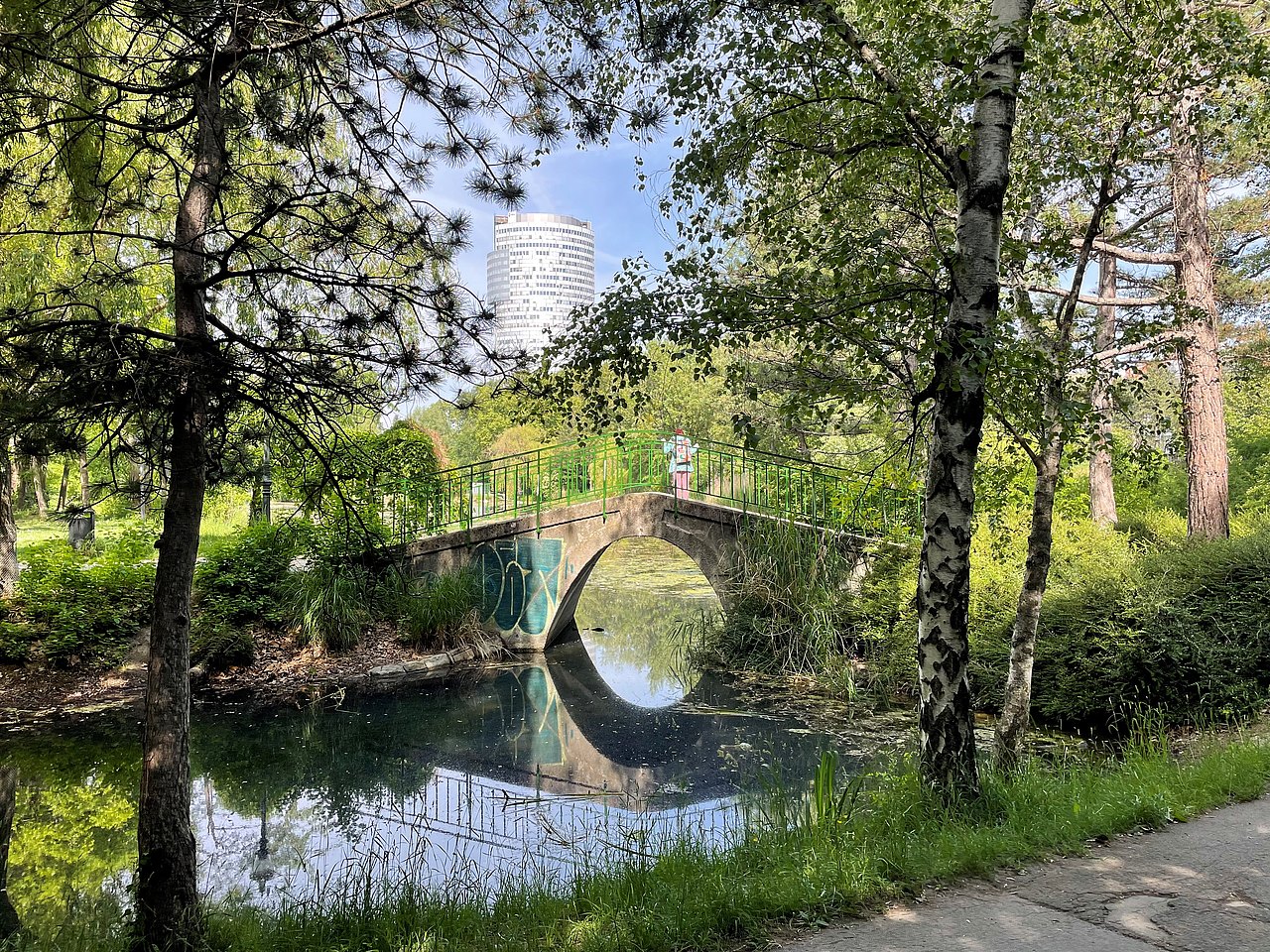 idyllische kleine Bogen-Brücke