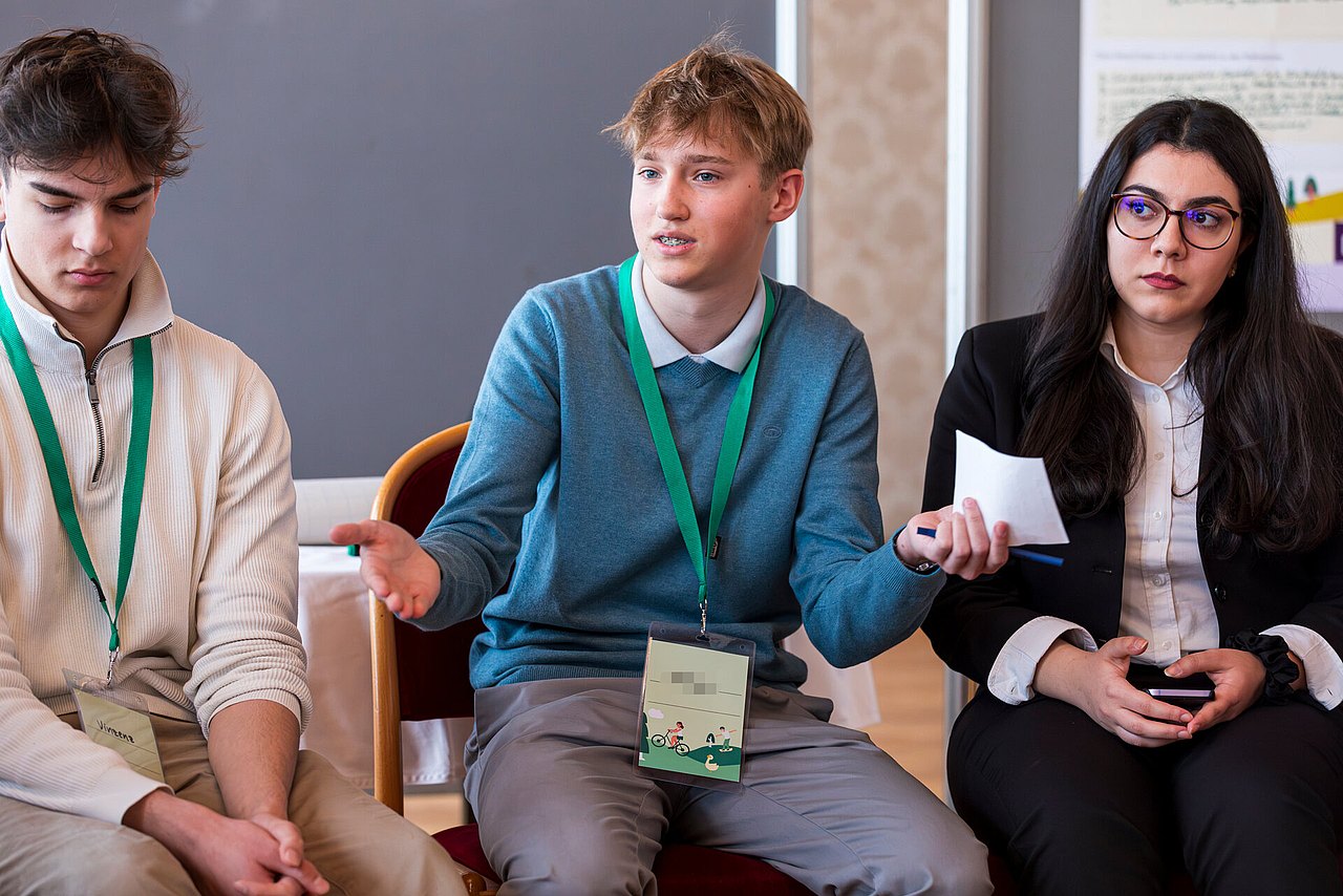 Jugendliche beim Jugendparlament