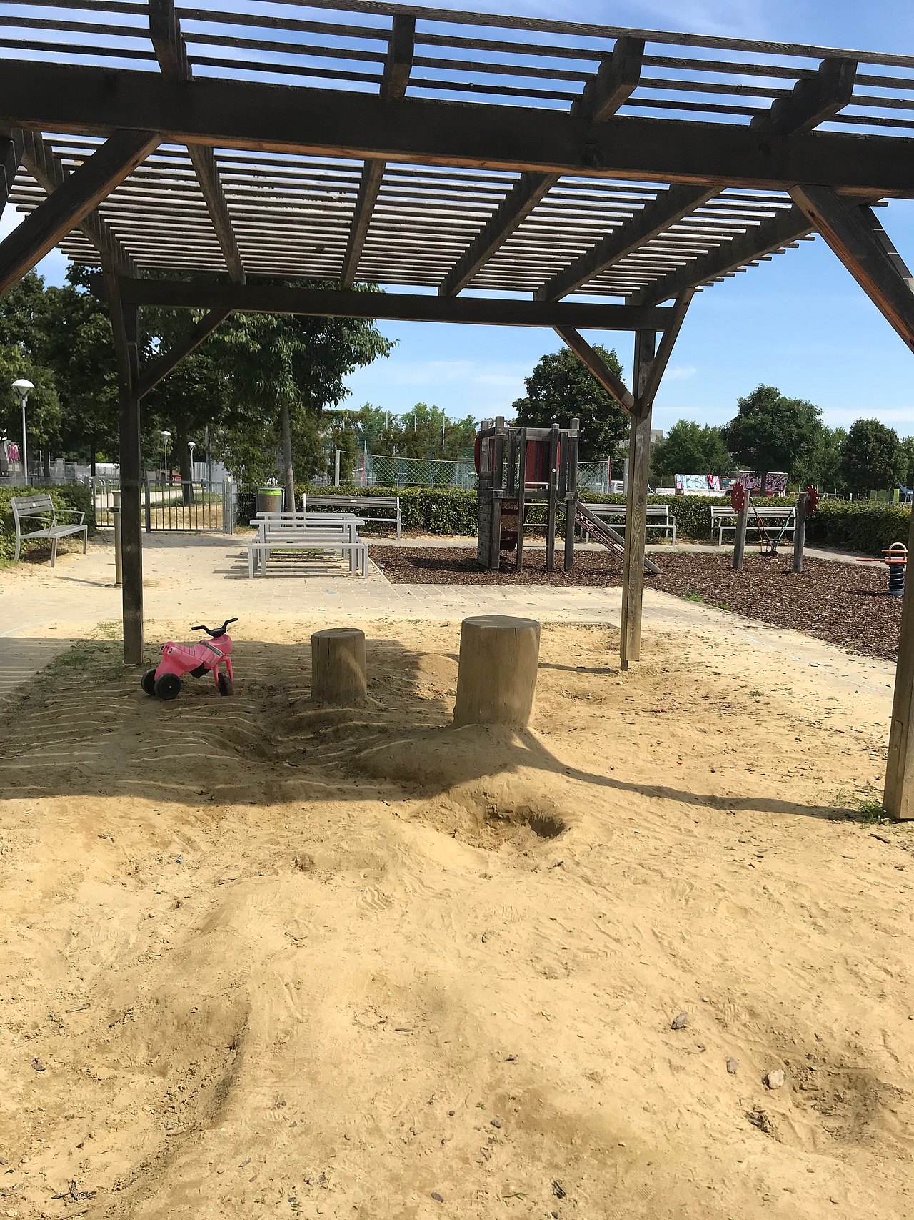 Beschattete Sandkiste