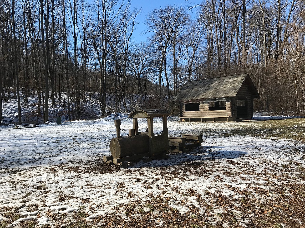 Spielplatz auf einer Wiese