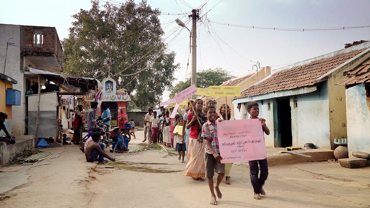 Filmbild von Power to the Children