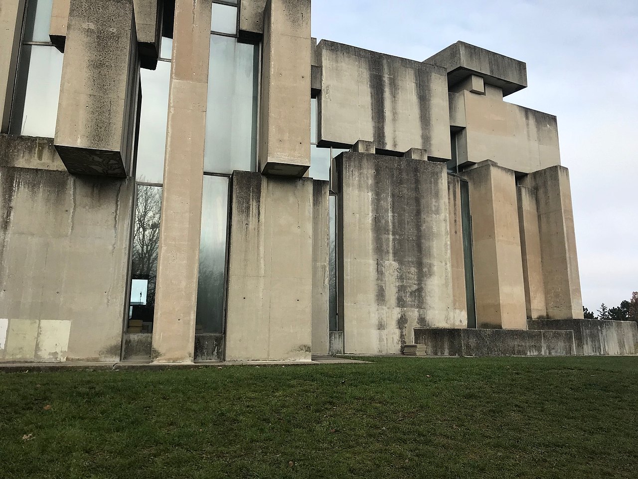 Kirche im Stil von Wotruba