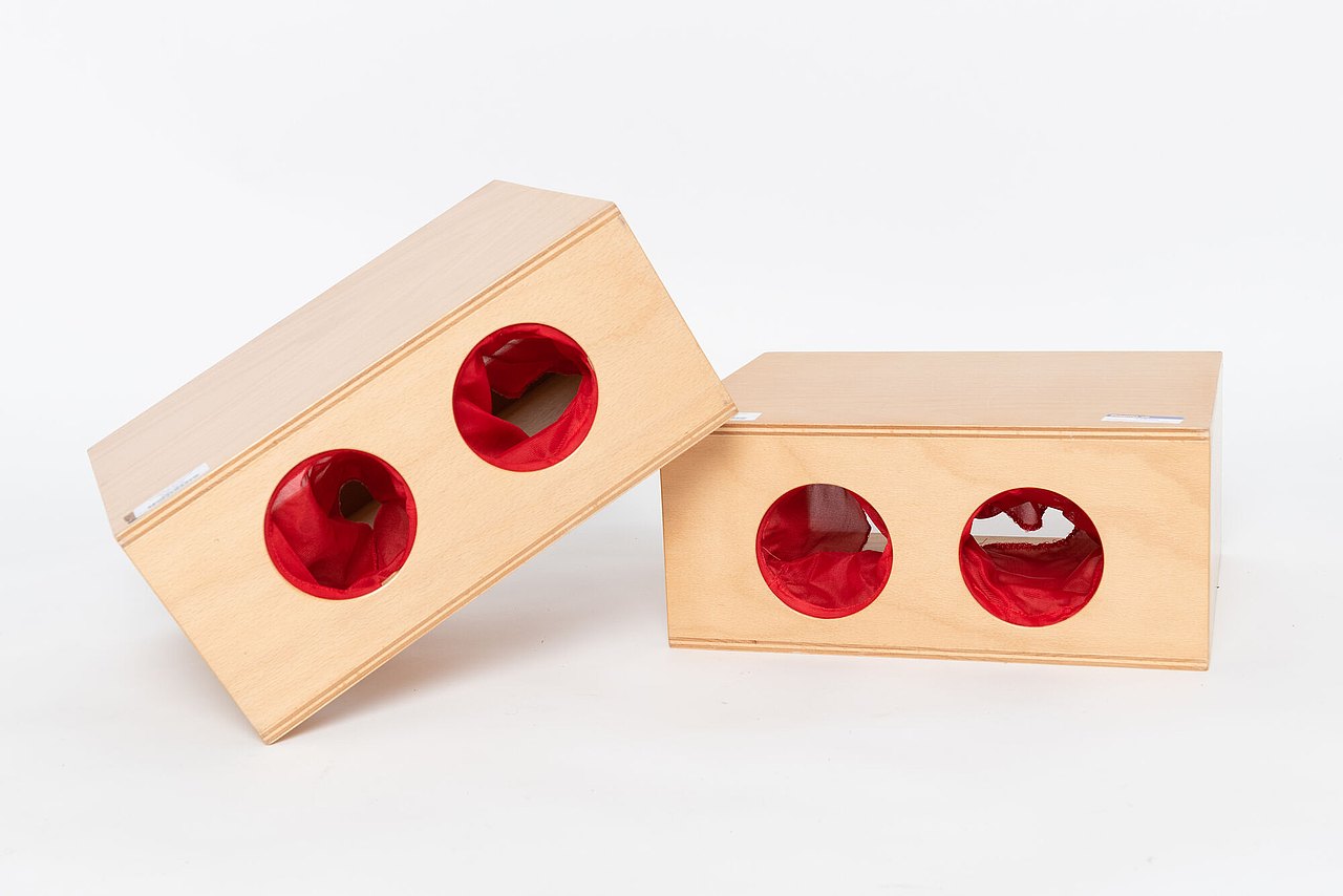 Suchkiste Holzkiste mit Eingriff