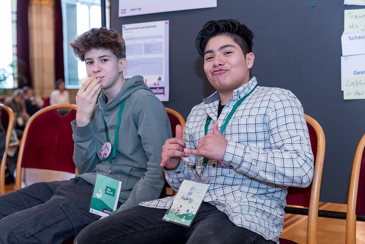 Jugendliche beim Jugendparlament