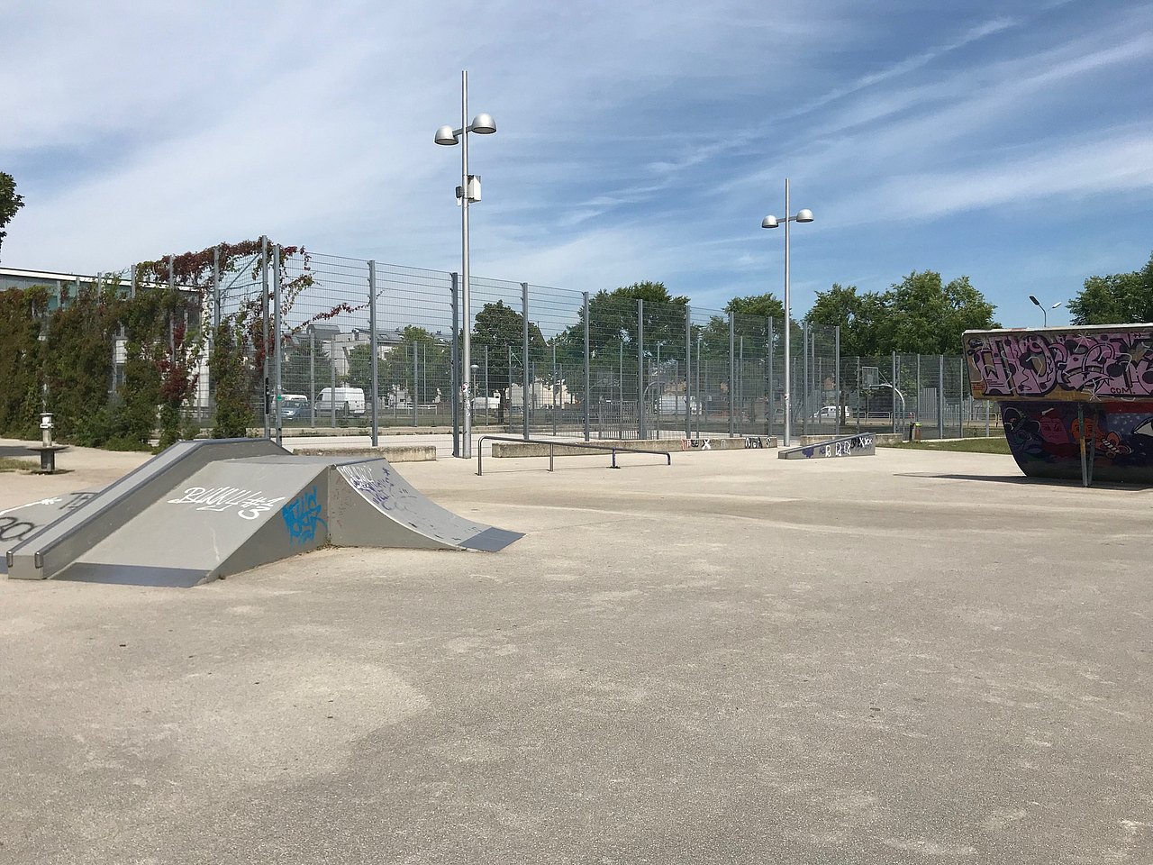 kleinere Rampen einer Skater Anlage